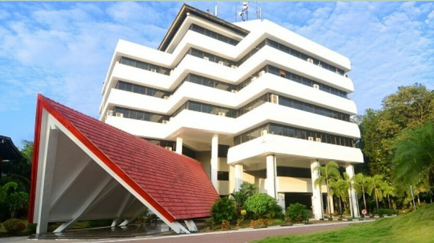 Mercusuar Timur yang Tak Pernah Padam: Refleksi 69 Tahun Universitas Hasanuddin