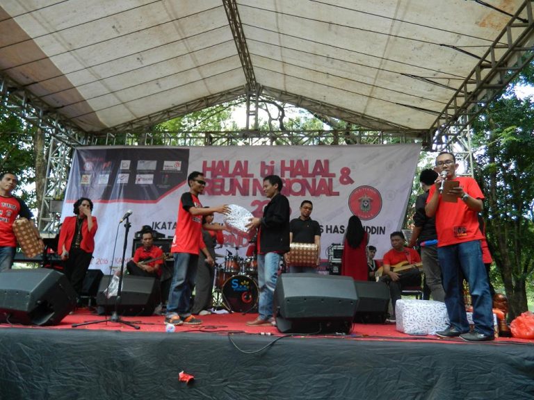 MERAYAKAN KEBERSAMAAN BERSAMA IKA TEKNIK UNHAS (Bagian Pertama